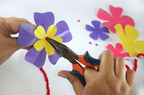 håndværk til skolebørn af farvet papir