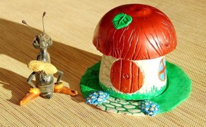 Artiklen vil fokusere på, hvordan du ved hjælp af almindeligt gips kan oprette et lille mesterværk - en havefigur i form af en svamp med egne hænder.