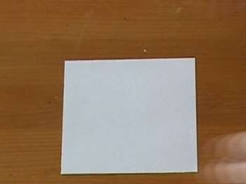 لذلك ، قمنا أولاً بقص هذه المربعات من الأوراق البيضاء العادية بتنسيق A4 ، بحجم 10x10